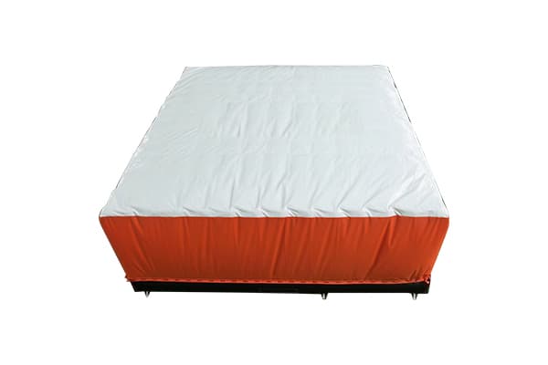 Portable freefall airbag for outdoor sports competitions